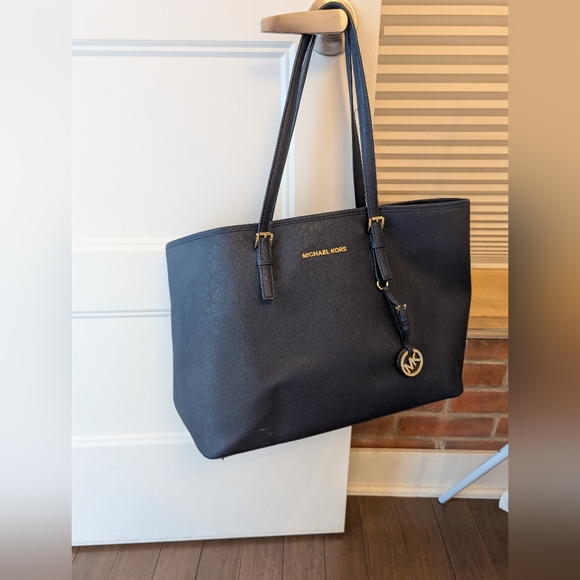 Michael Kors Jet Set Tote - Picture 2 of 10